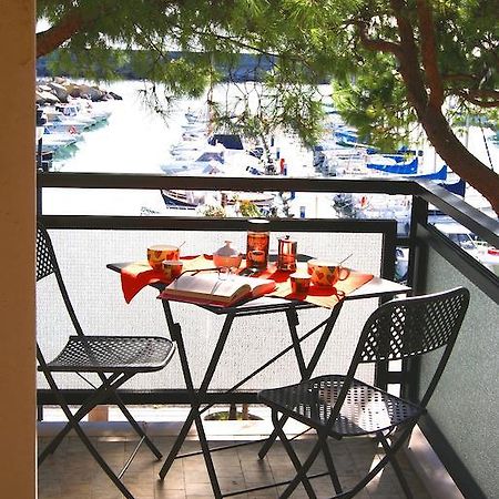 La Terrazza Tra Pini E Mare Daire San Bartolomeo Al Mare Oda fotoğraf